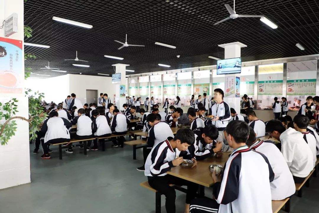 学校食堂现场